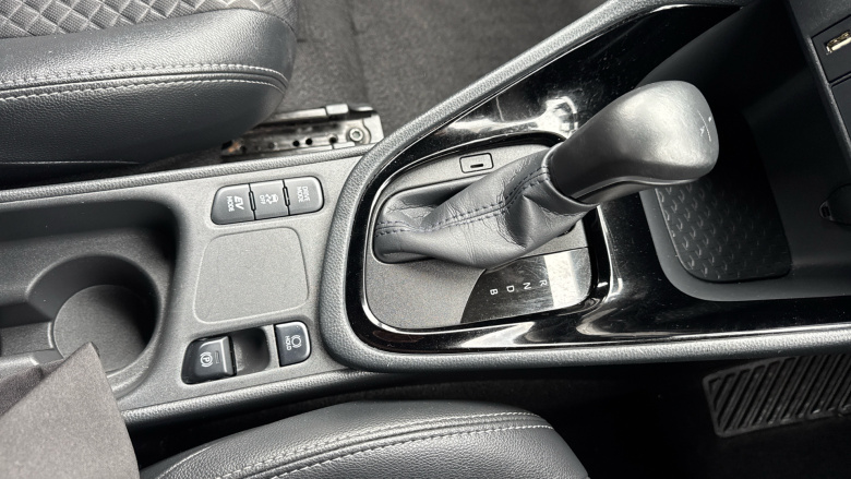 Toyota Yaris 1.5 Hybrid Dynamic 5dr CVT Hybrid Hatchback